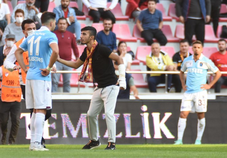 Sahaya girip, Bakasetas'ın üzerine yürüyen taraftara 4 yıla kadar hapis istemi