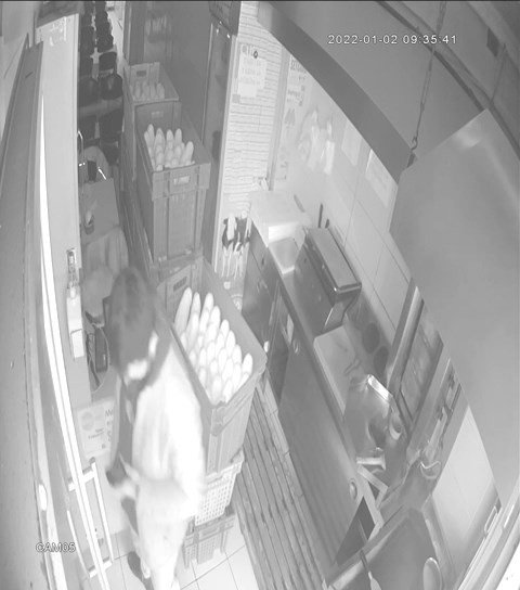 Şarj edeceğini söyleyerek telefonu böyle çaldı