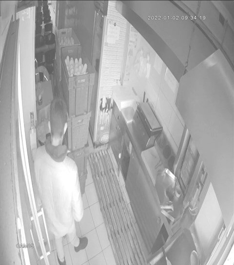 Şarj edeceğini söyleyerek telefonu böyle çaldı