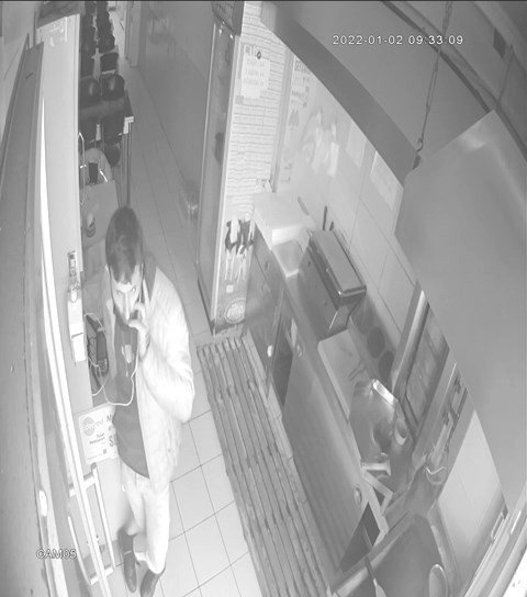 Şarj edeceğini söyleyerek telefonu böyle çaldı