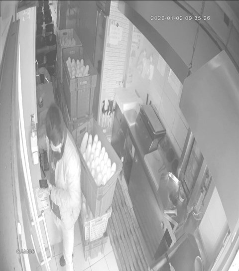 Şarj edeceğini söyleyerek telefonu böyle çaldı