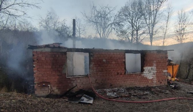 Sobadan çıkan yangında ev küle döndü: 1 yaralı