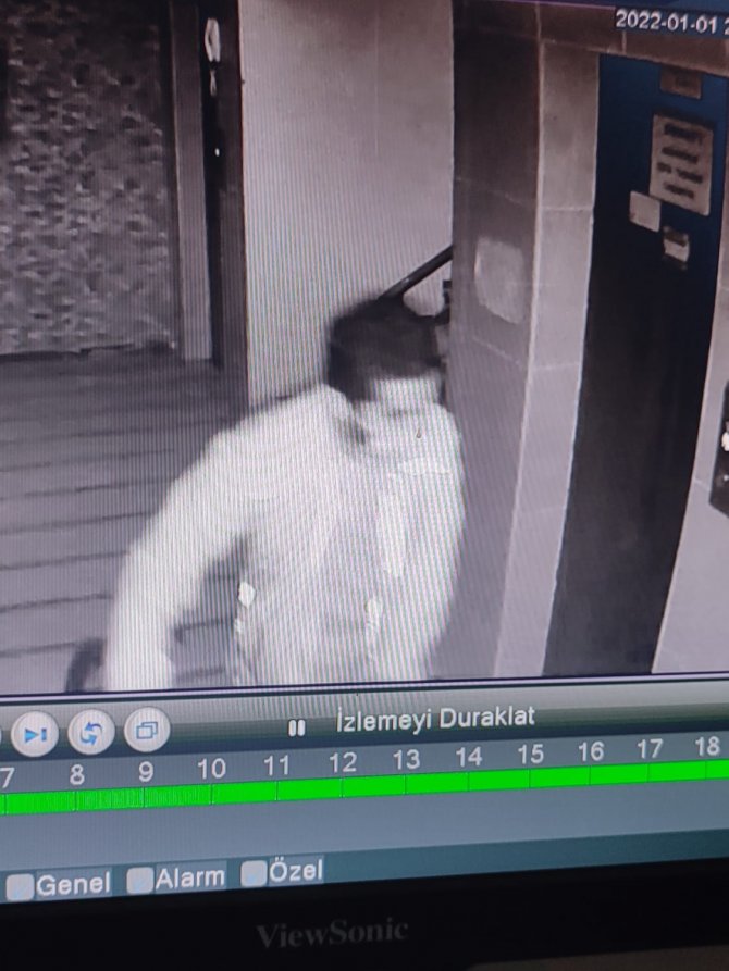 Soğukkanlı hırsız böyle çaldı