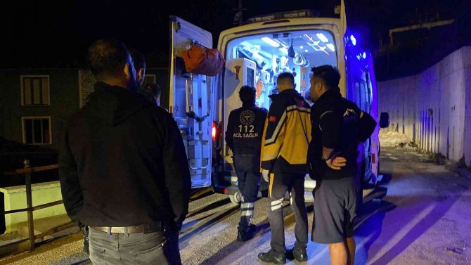 Üç arkadaş şakalaşırken hastanelik oldu