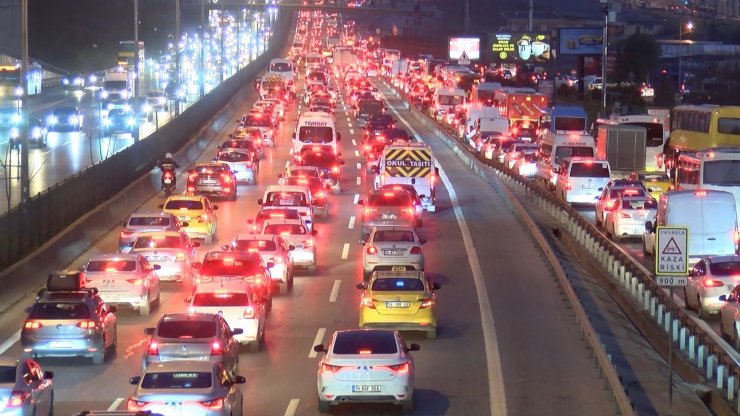 Yeni yılın ilk iş gününde trafikte son durum