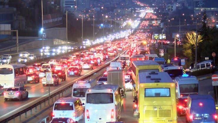 Yeni yılın ilk iş gününde trafikte son durum