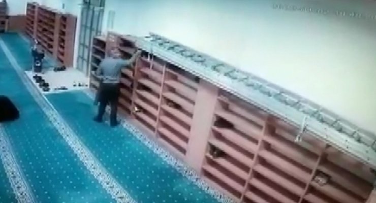 Ayakkabı hırsızı cami cemaatini bezdirdi