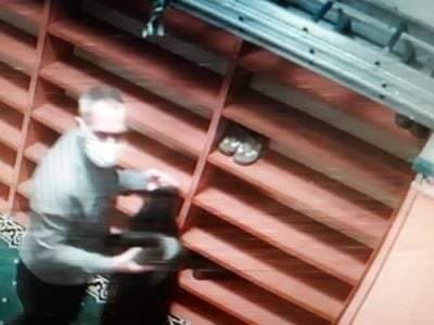 Ayakkabı hırsızı cami cemaatini bezdirdi