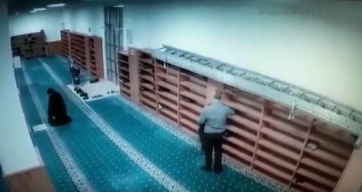 Ayakkabı hırsızı cami cemaatini bezdirdi