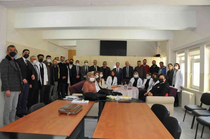 Başkan Akkaya teneffüste öğrencilerle buluştu