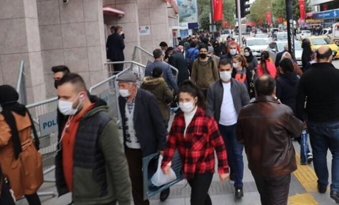 Maske ve sosyal mesafe tedbirlerine devam