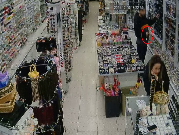 Saat çalan sevgililer yakalandı