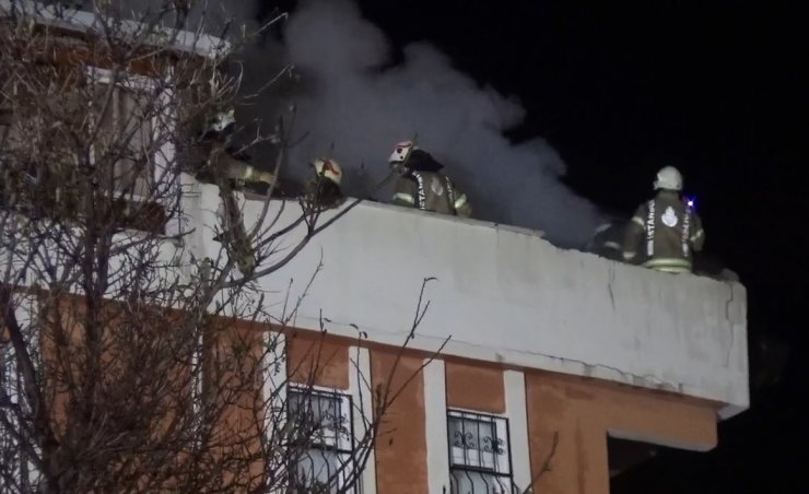 Silivri'de çatı yangını