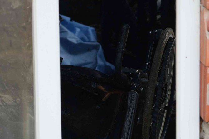 Ambulans şoförünün sırtında taşıdığı yaşlı adam yangında öldü