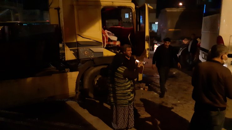 Eşinin kullandığı TIR'ın altında kalarak yaralandı