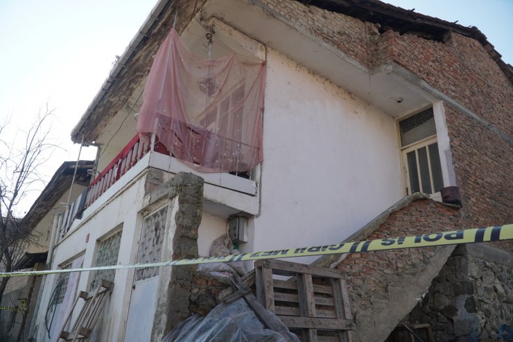 Kızının bıçaklayıp kabloyla boğmaya çalıştığı kadın, hastanede öldü