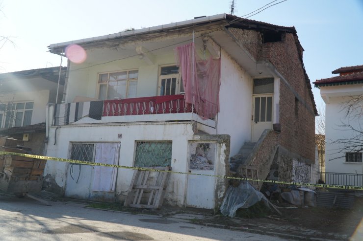 Kızının bıçaklayıp kabloyla boğmaya çalıştığı kadın, hastanede öldü