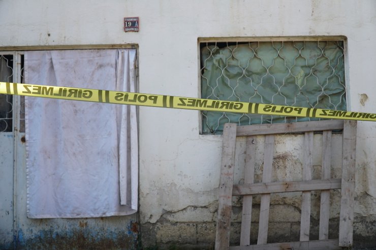 Kızının bıçaklayıp kabloyla boğmaya çalıştığı kadın, hastanede öldü