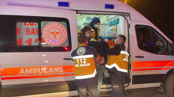 Polisten kaçan otomobil kaza yaptı: 4 yaralı