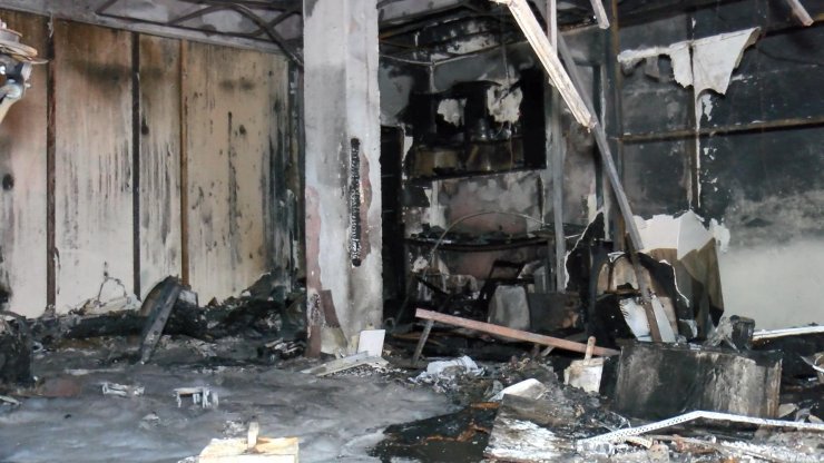 Tamircideki otomobil patlamalarla yandı