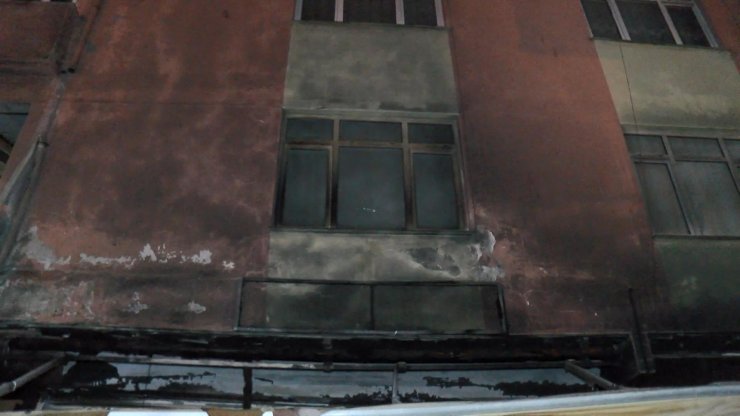 Tamircideki otomobil patlamalarla yandı