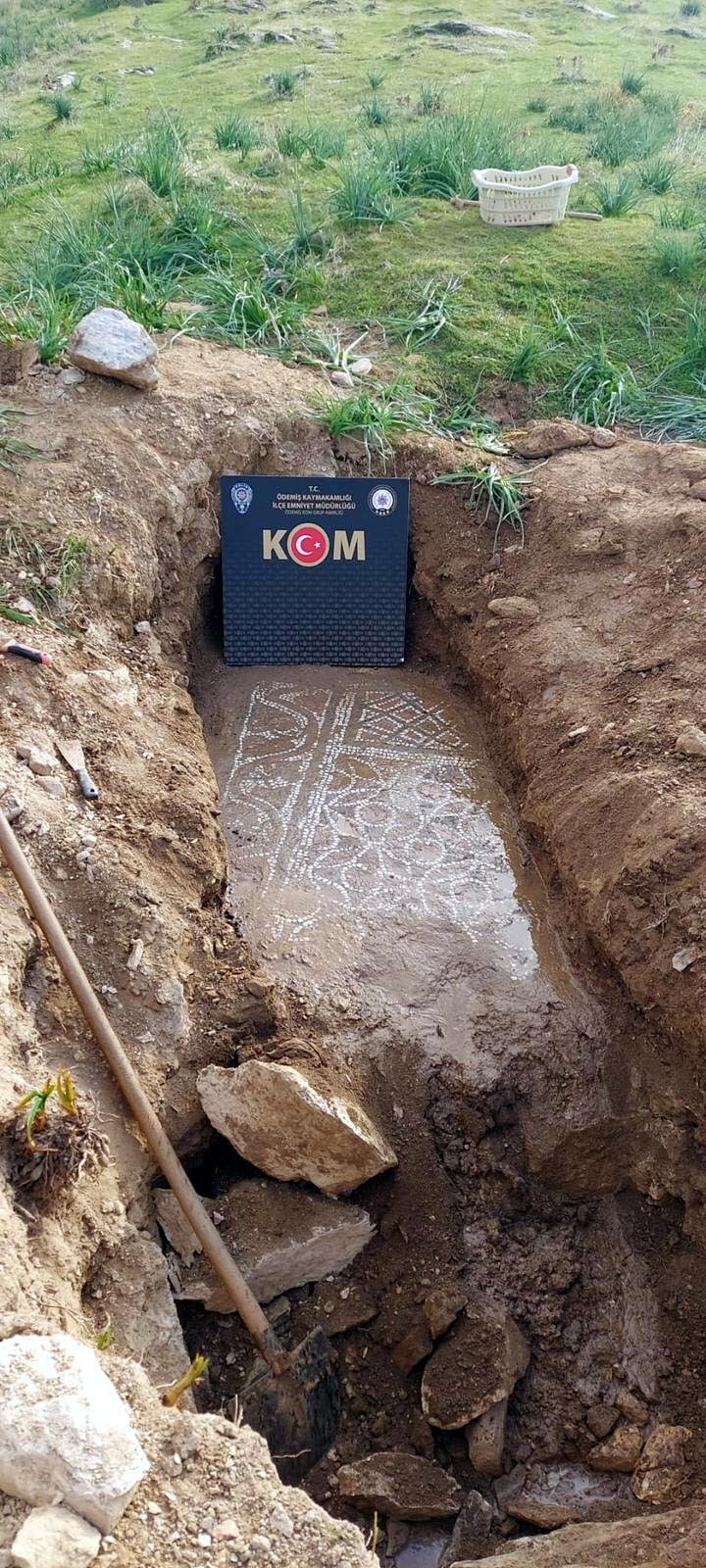 Tarihi eser operasyonunda Roma dönemine ait mozaik ile yakalandı