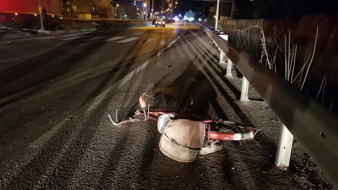 Otomobilin çarptığı bisikletli yaşlı adam ağır yaralandı