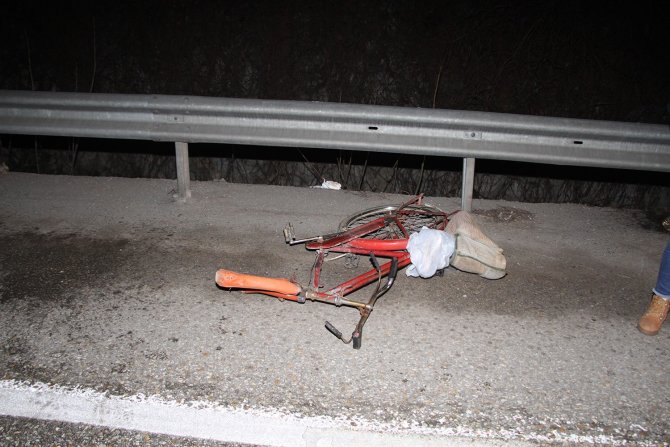 Otomobilin çarptığı bisikletli yaşlı adam ağır yaralandı