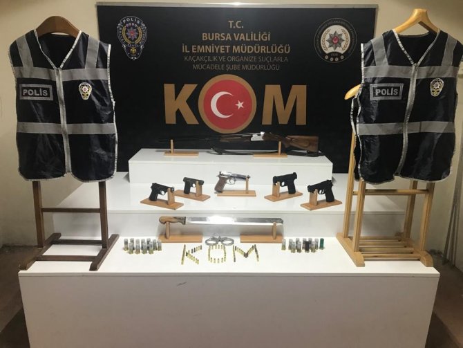 Bursa’da suç örgütüne şafak baskını