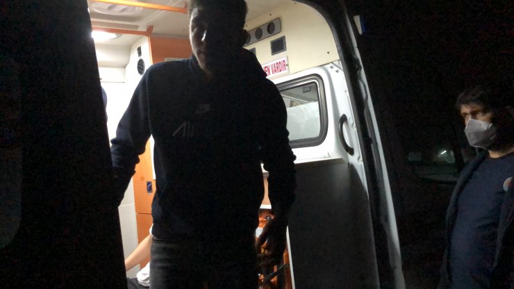 'Dur' ihtarına uymadı; şarampole devrildi; 3 yaralı