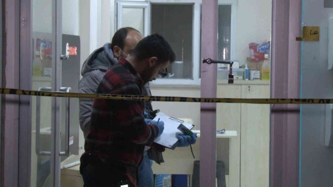 İş yerini kuşun yağmuruna tuttular