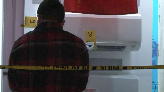 İş yerini kuşun yağmuruna tuttular