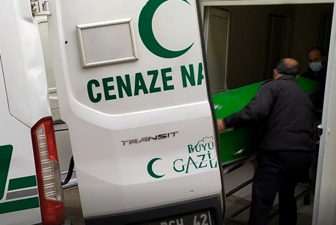 Karısını 11 bıçak darbesiyle öldürdü