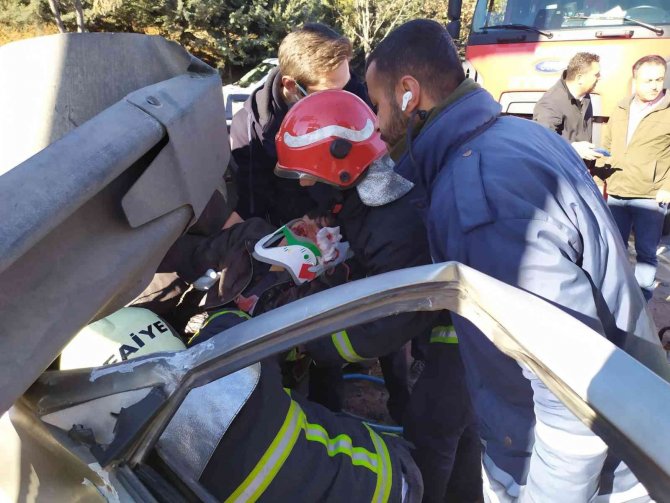 Kazada ağır yaralanan genç sürücü yaşam savaşını kaybetti