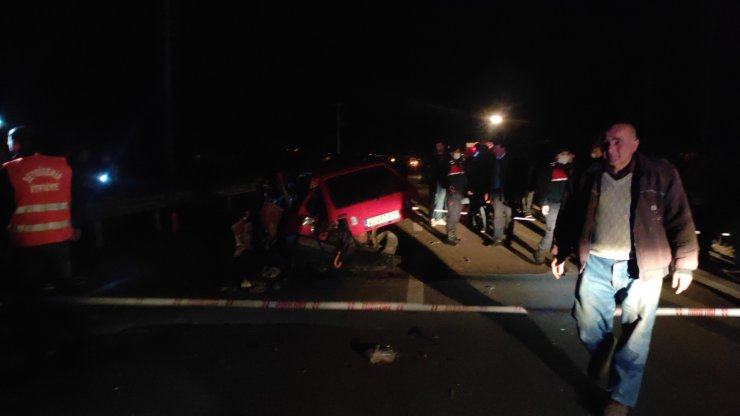 Konya'da kamyonet ile otomobil çarpıştı: 2 ölü, 3 yaralı