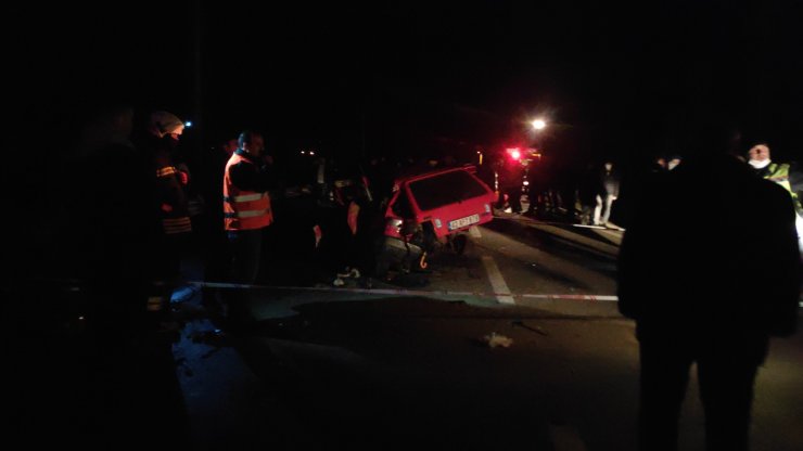 Konya'da kamyonet ile otomobil çarpıştı: 2 ölü, 3 yaralı