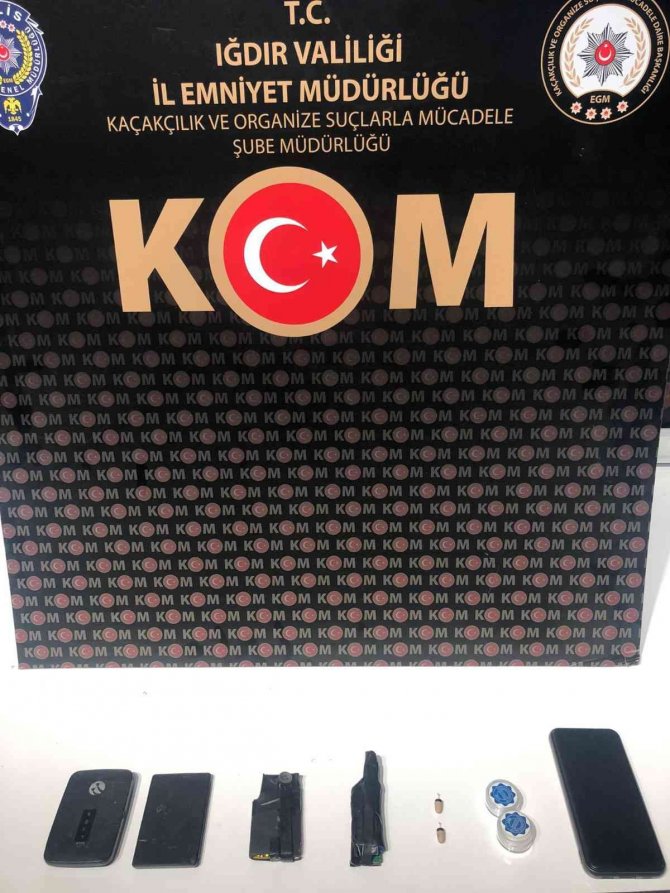 Kulaklık ve kameralı sistem kurarak sınava giren 2 kişi tutuklandı