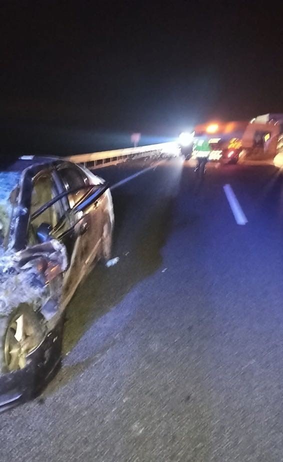 Otomobil çekiciye çarptı