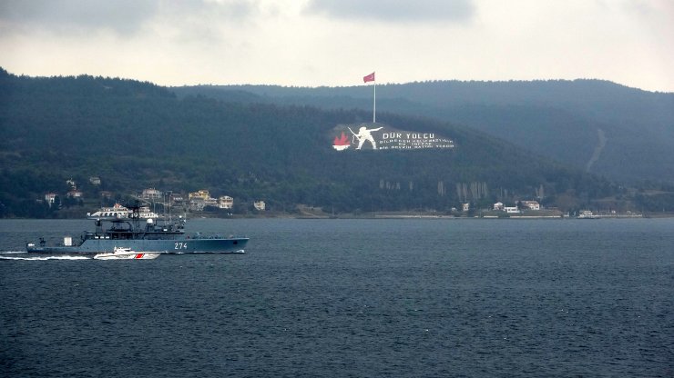 Rumen mayın gemisi, Çanakkale Boğazı'ndan geçti