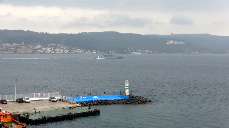 Rumen mayın gemisi, Çanakkale Boğazı'ndan geçti