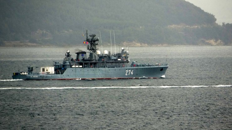 Rumen mayın gemisi, Çanakkale Boğazı'ndan geçti