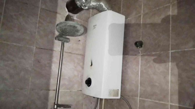 Sıkışan gaz bomba gibi patladı, duvarları yıkılan evde 3 kişi yaralandı