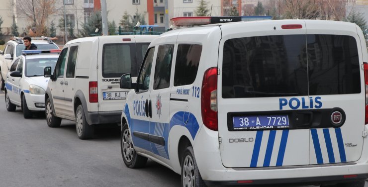 Tartıştığı komşusunu tabancayla vurdu