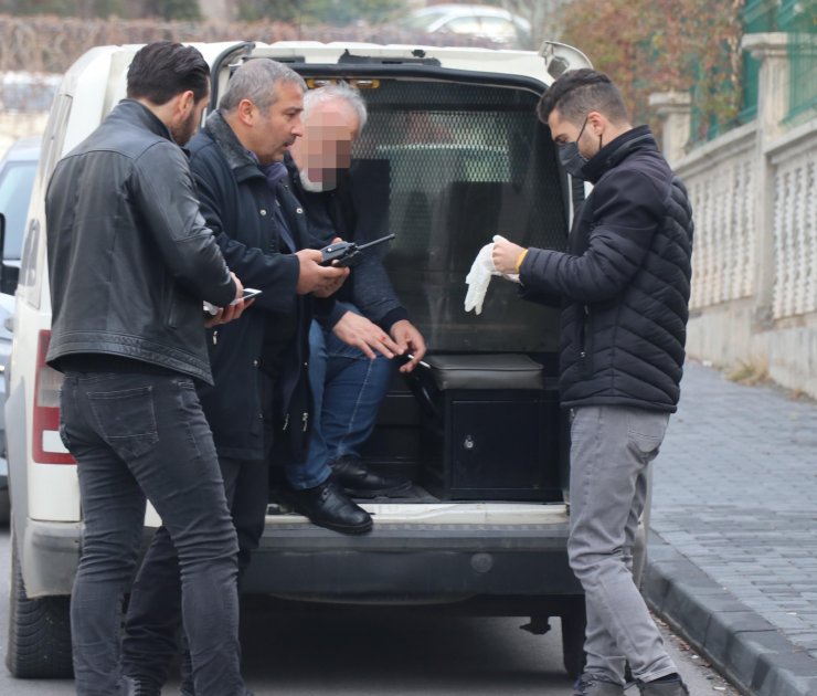 Tartıştığı komşusunu tabancayla vurdu