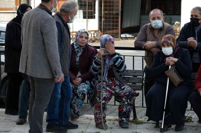 Yaşarken sırtında, öldüğünde omuzunda taşıdı