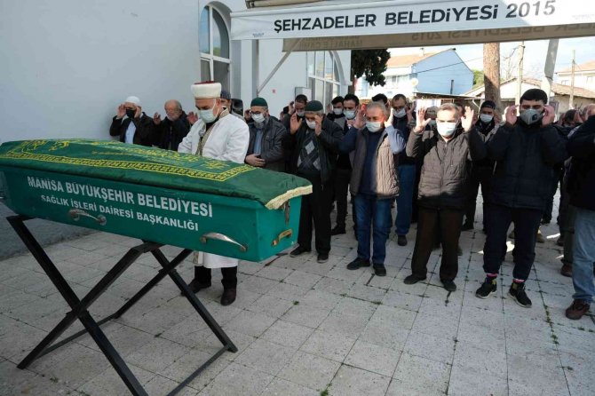 Yaşarken sırtında, öldüğünde omuzunda taşıdı