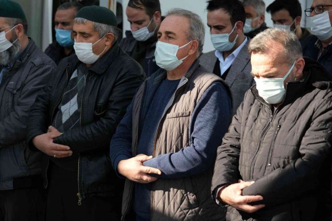 Yaşarken sırtında, öldüğünde omuzunda taşıdı