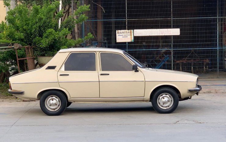 Camını kırdığı otomobili düz kontak yöntemiyle çaldı; o anlar kamerada