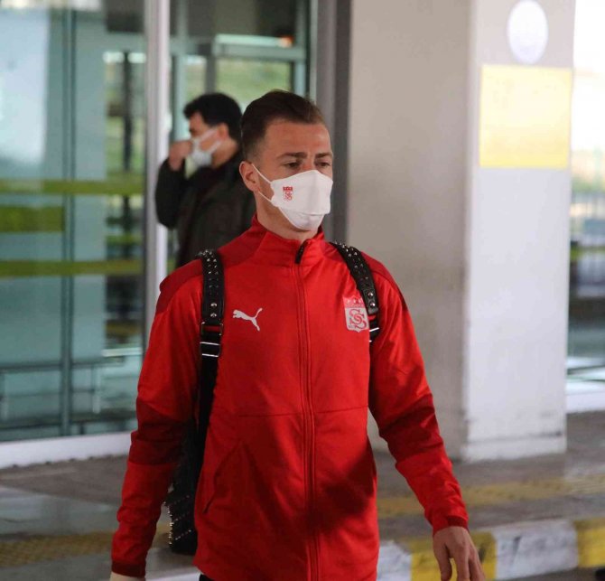 Sivasspor kafilesi Konya’ya ulaştı