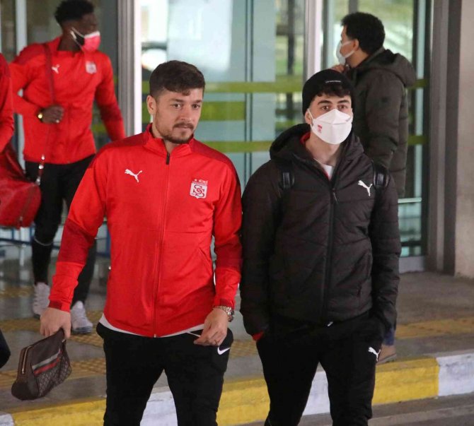 Sivasspor kafilesi Konya’ya ulaştı